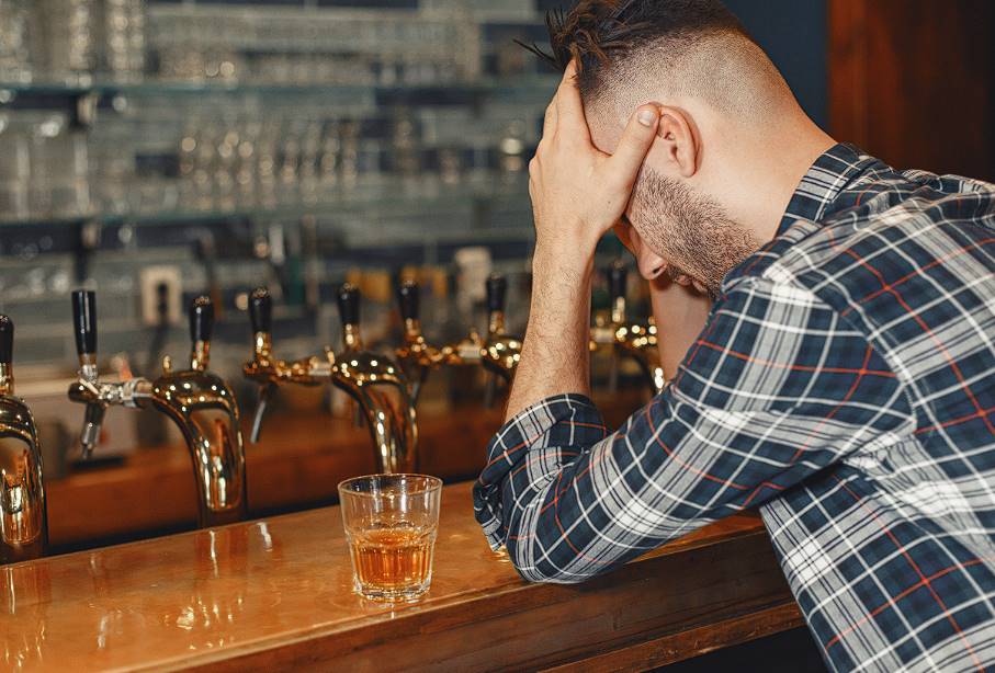 are there different stages of alcoholism 1